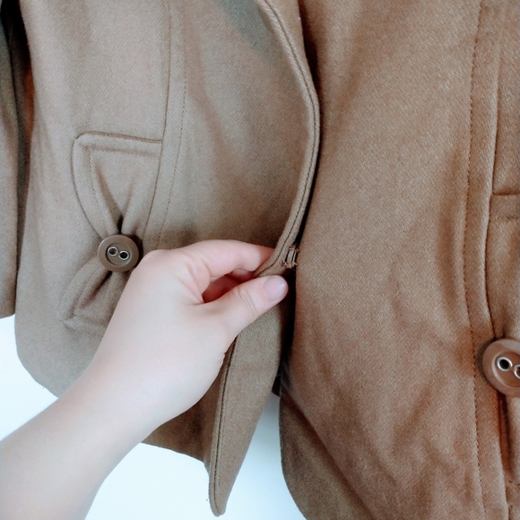 Tulle wool light brown balero style jacket with 1/2 sleeves.  Little bow detail - Picture 4 of 6